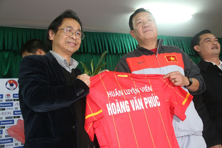 Ngày 16/5 tới, VFF sẽ chính thức kí kết hợp đồng với HLV Hoàng Văn Phúc.